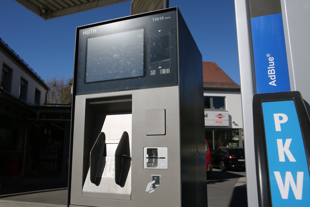 Mit dem Tankautomat können Sie rund um die Uhr in Lauterhofen tanken. 
